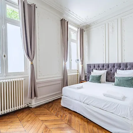 3bdr & 2 Bathrooms Next To Champs Elysees, Opera * 巴黎