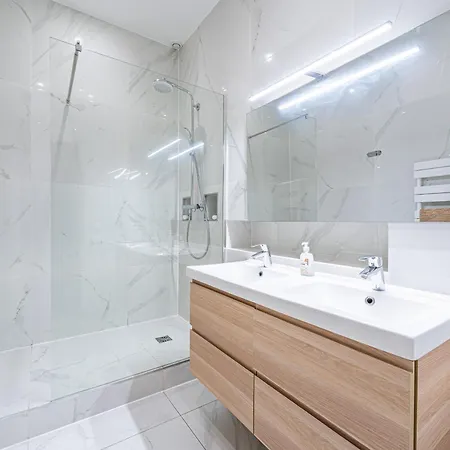 3bdr & 2 Bathrooms Next To Champs Elysees, Opera * 巴黎