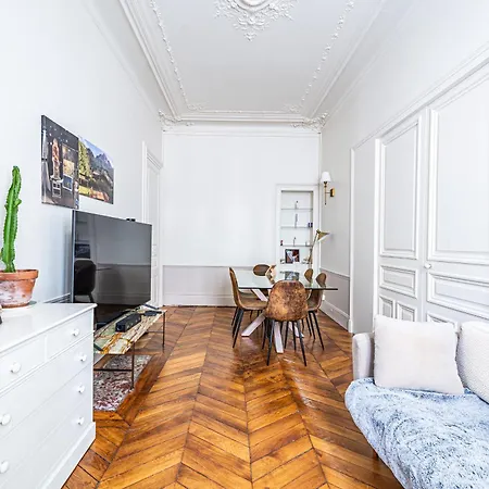 3bdr & 2 Bathrooms Next To Champs Elysees, Opera *