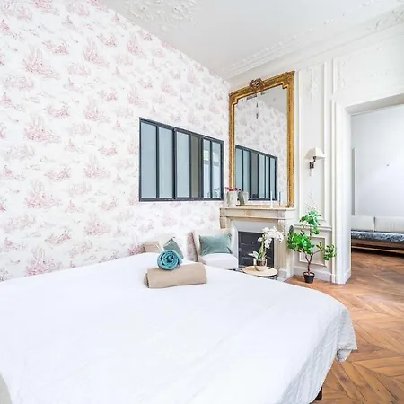 3bdr & 2 Bathrooms Next To Champs Elysees, Opera * 巴黎